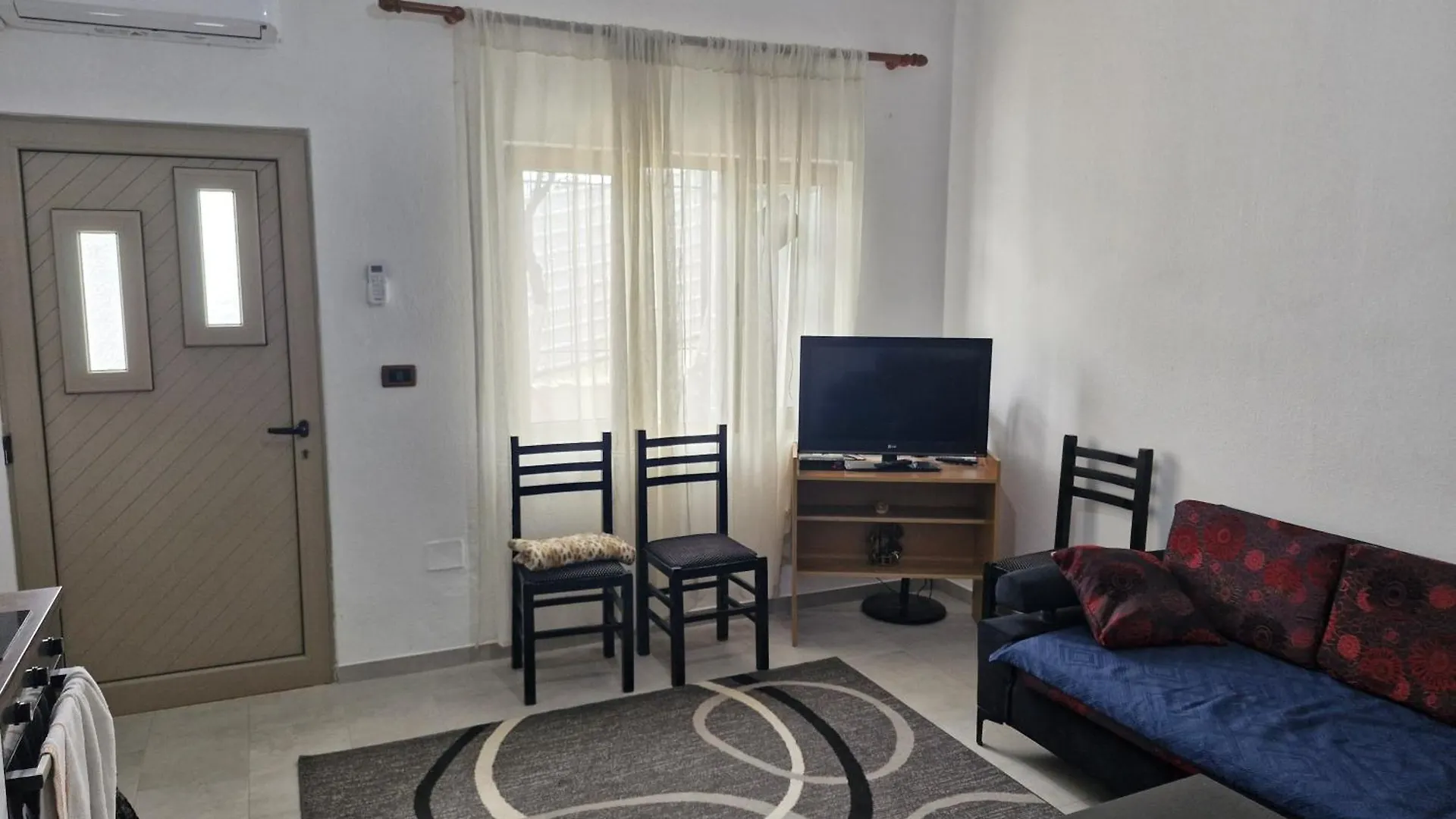 Small House With Panoramic Lake View Tiran 0*,  Arnavutluk